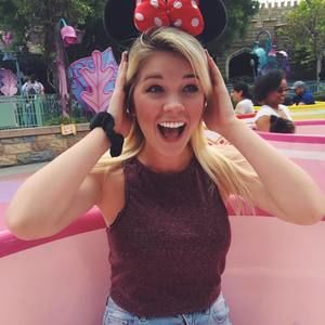 Meet your Posher, Emily